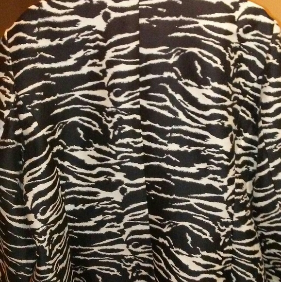 Blazer - Picture 3 of 4